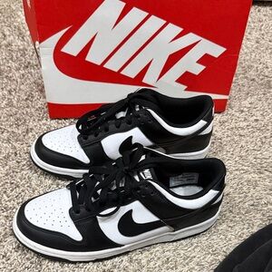 Nike dunks Classic Black and White Sneakers